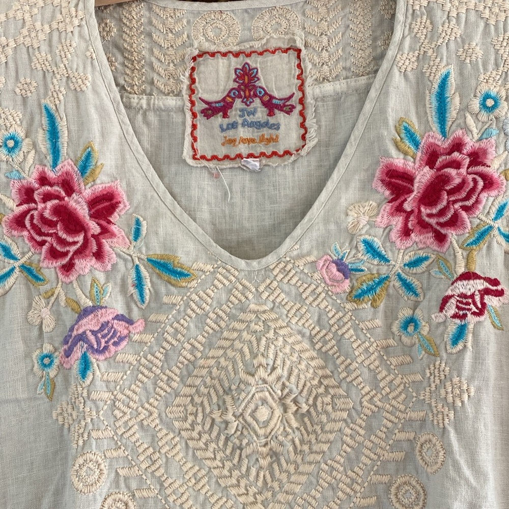 Short sleeve embroidered Johnny Was light grey(?) Tunic size XS Never worn - Picture 4 of 4